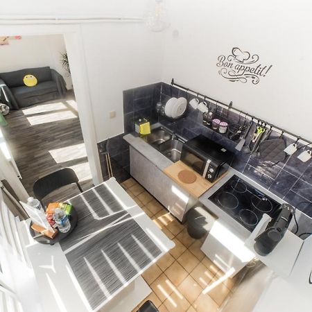 בריסל City Centre Hidden Gem! Apartment For Up To 3 People מראה חיצוני תמונה