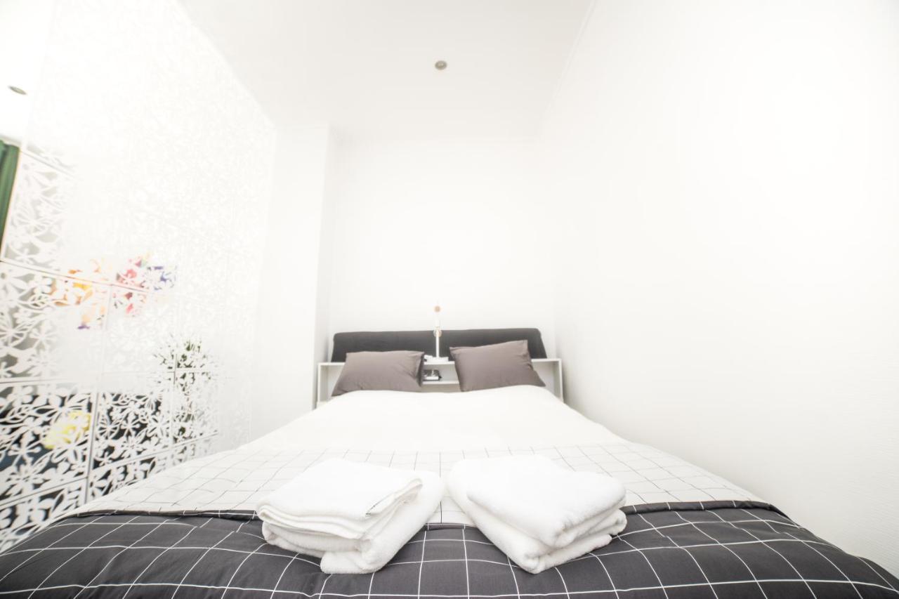 בריסל City Centre Hidden Gem! Apartment For Up To 3 People מראה חיצוני תמונה