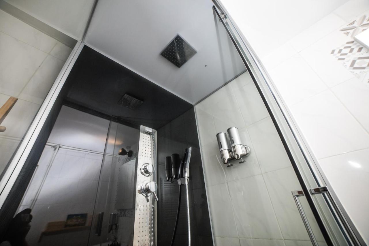 בריסל City Centre Hidden Gem! Apartment For Up To 3 People מראה חיצוני תמונה