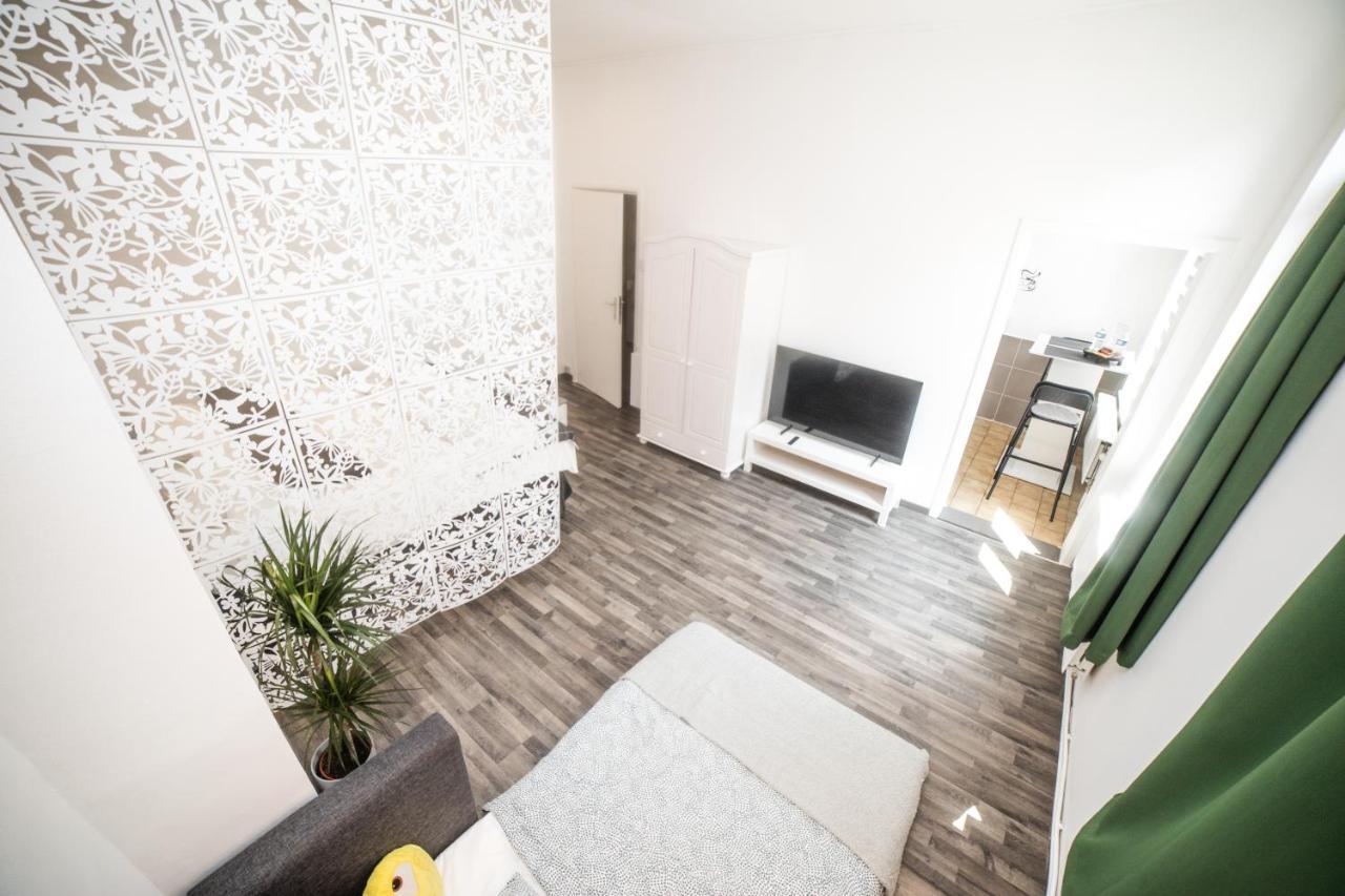 בריסל City Centre Hidden Gem! Apartment For Up To 3 People מראה חיצוני תמונה